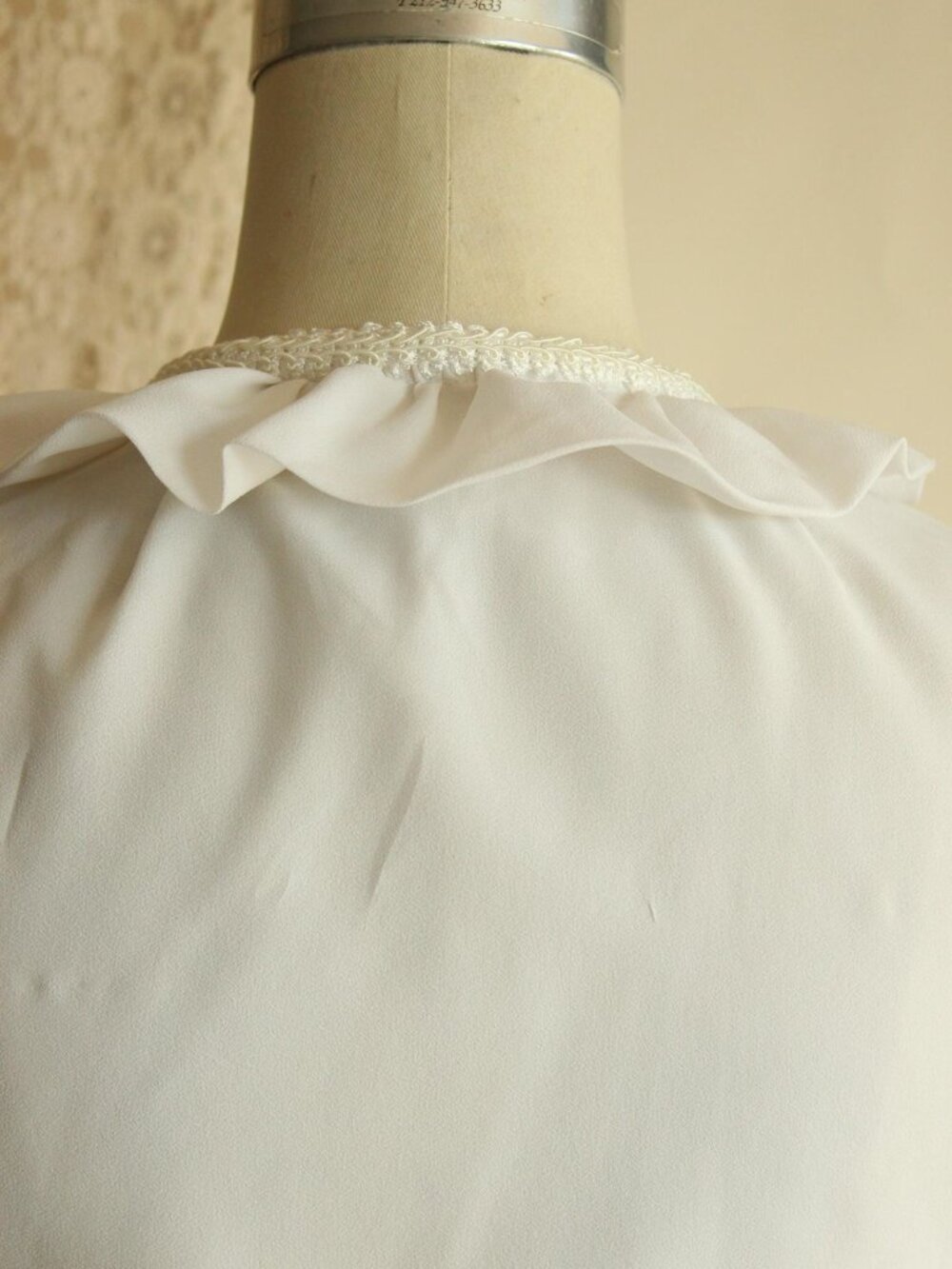 Vintage 1960s Blouse, Fritzi of California White Ruffle Collar Top, Buttons - Picture 10 of 11